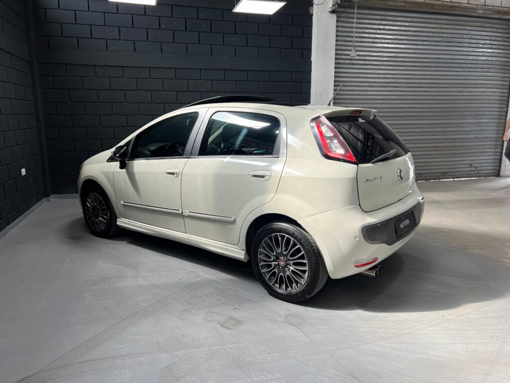 FIAT PUNTO 1.6 SPORTING HIGH TECH C/GNC 2014