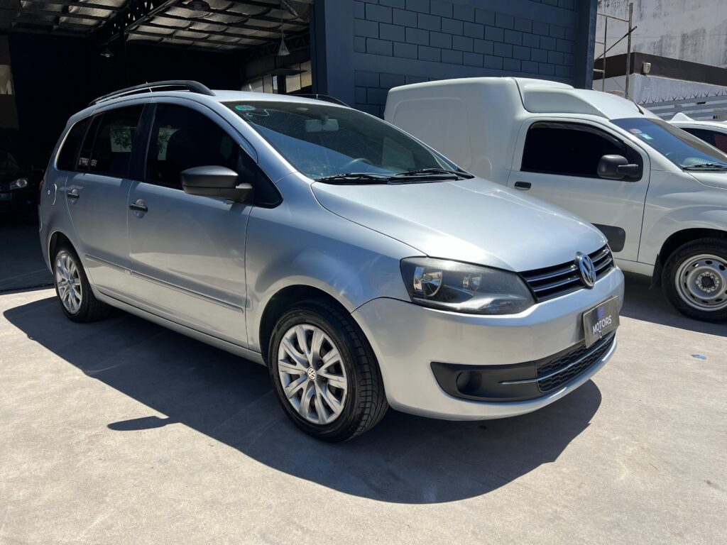 VOLKSWAGEN SURAN 1.6 HIGHLINE C/GNC 2011