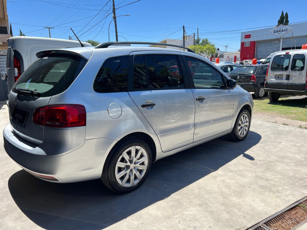 VOLKSWAGEN SURAN 1.6 HIGHLINE C/GNC 2011