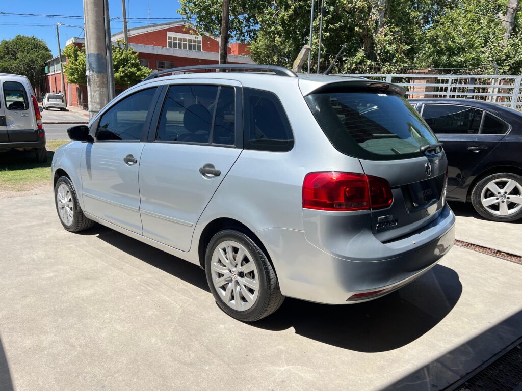 VOLKSWAGEN SURAN 1.6 HIGHLINE C/GNC 2011