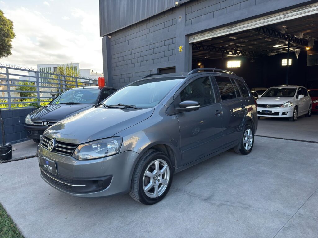 VOLKSWAGEN SURAN 1.6 TRENDLINE 2012