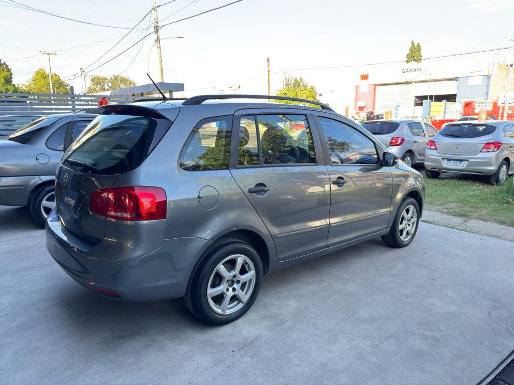 VOLKSWAGEN SURAN 1.6 TRENDLINE 2012