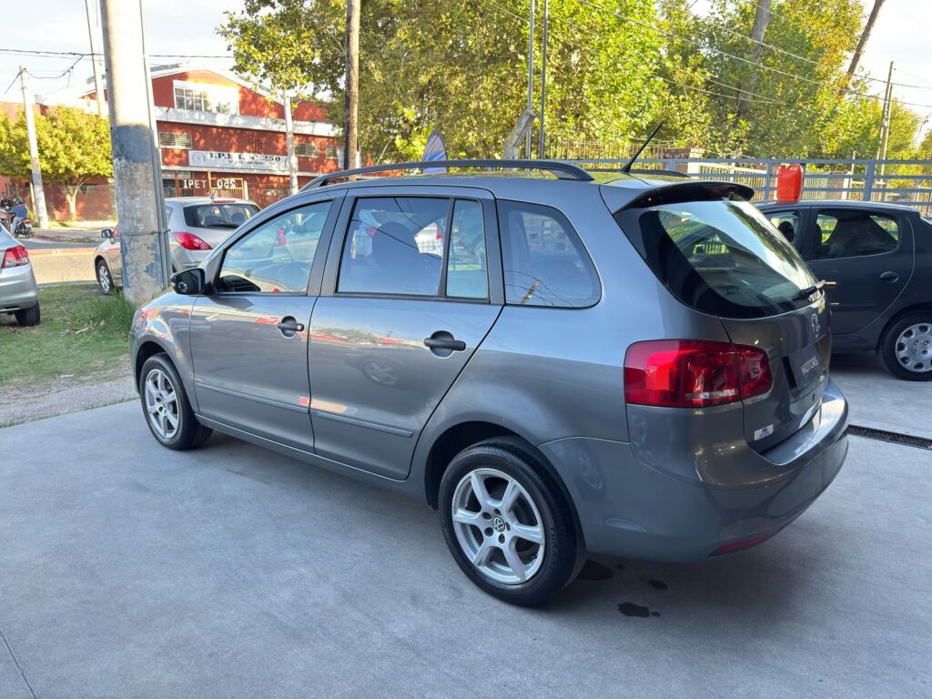 VOLKSWAGEN SURAN 1.6 TRENDLINE 2012