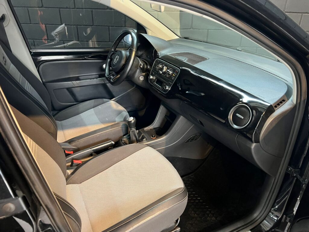 VOLKSWAGEN UP! 1.0 BLACK 2015