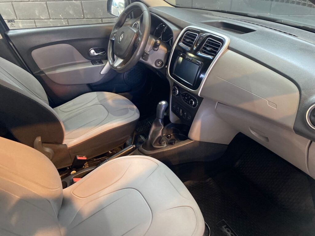 RENAULT LOGAN 1.6 PRIVILEGE C/GNC 2014