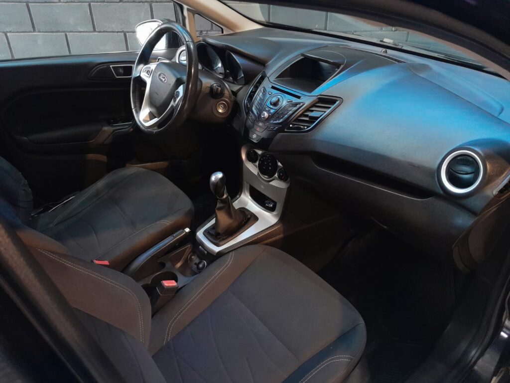 FORD FIESTA 1.6 SE PLUS C/GNC 2014