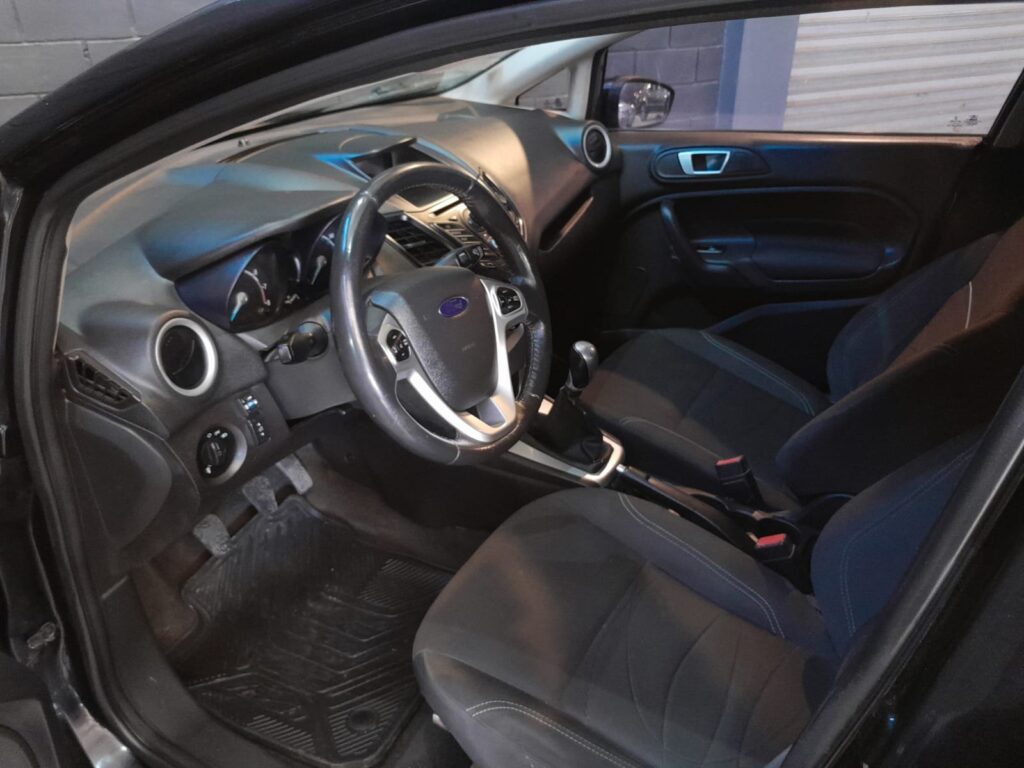 FORD FIESTA 1.6 SE PLUS C/GNC 2014