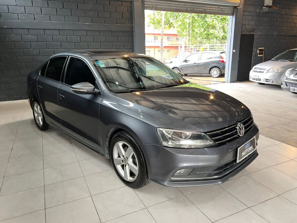 VOLKSWAGEN VENTO 2.5 ADVANCE 2015