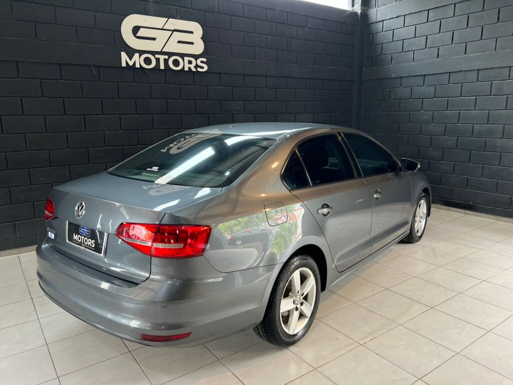 VOLKSWAGEN VENTO 2.5 ADVANCE 2015