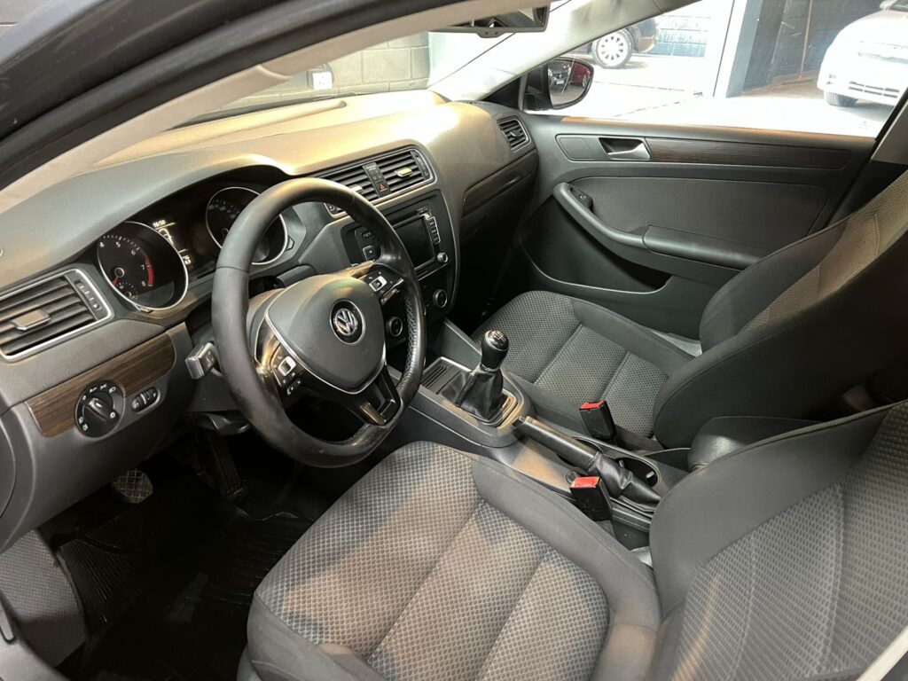 VOLKSWAGEN VENTO 2.5 ADVANCE 2015