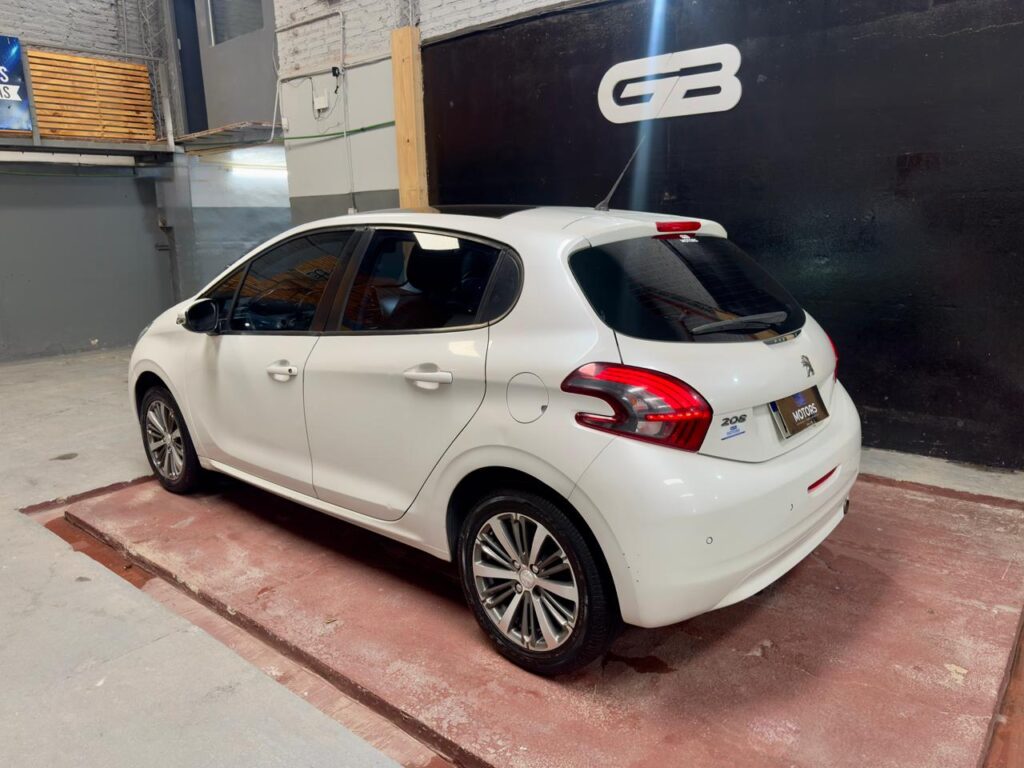 PEUGEOT 208 1.6 FELINE 2019