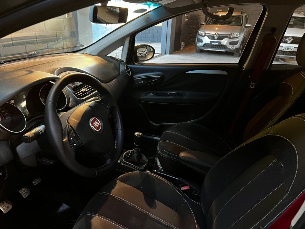 FIAT PUNTO 1.6 SPORTING C/GNC 2014