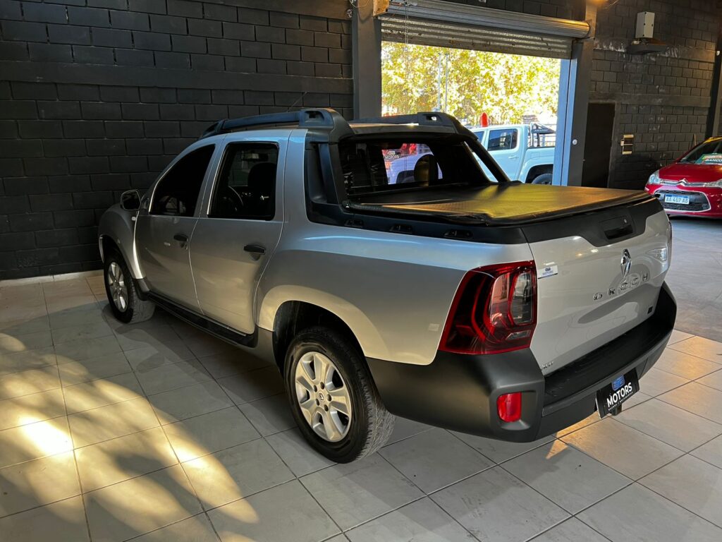 RENAULT DUSTER OROCH 1.6 DINAMIQUE C/GNC 2017