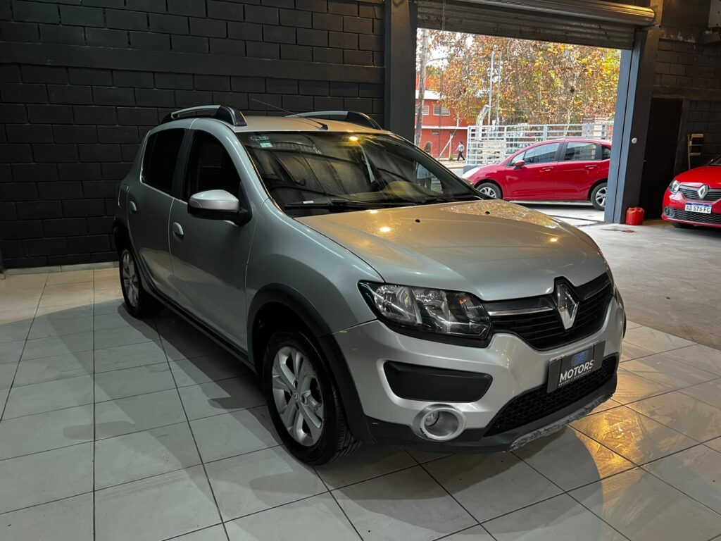 RENAULT SANDERO STEPWAY 1.6 DINAMIQUE C/GNC 2015