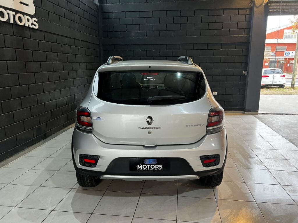 RENAULT SANDERO STEPWAY 1.6 DINAMIQUE C/GNC 2015