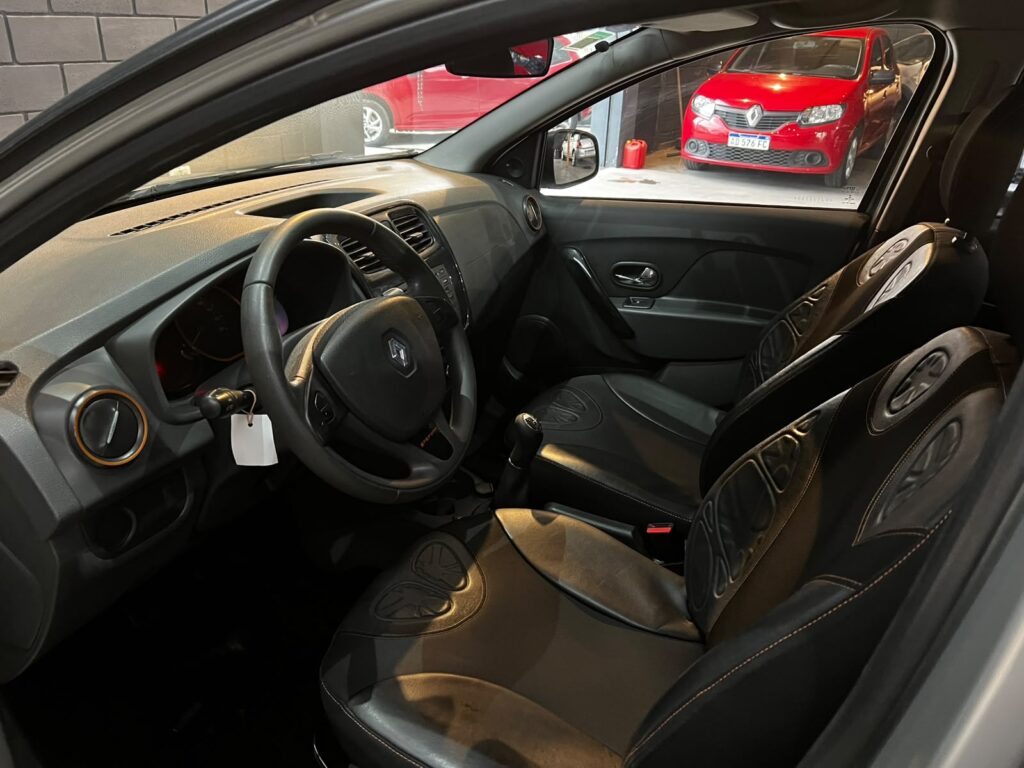 RENAULT SANDERO STEPWAY 1.6 DINAMIQUE C/GNC 2015