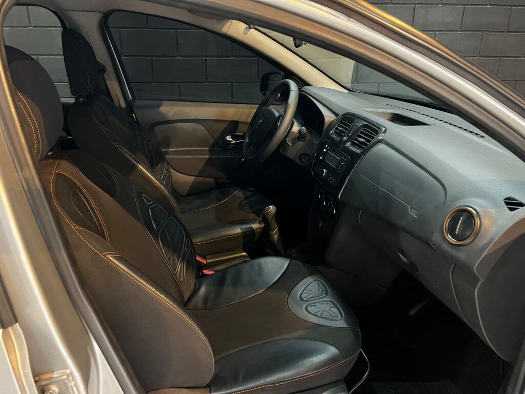 RENAULT SANDERO STEPWAY 1.6 DINAMIQUE C/GNC 2015