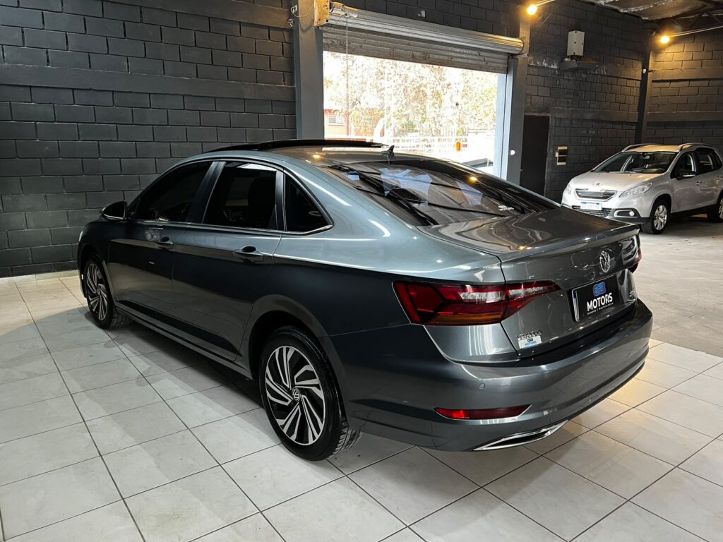 VOLKSWAGEN VENTO 1.4T HIGHLINE 2021