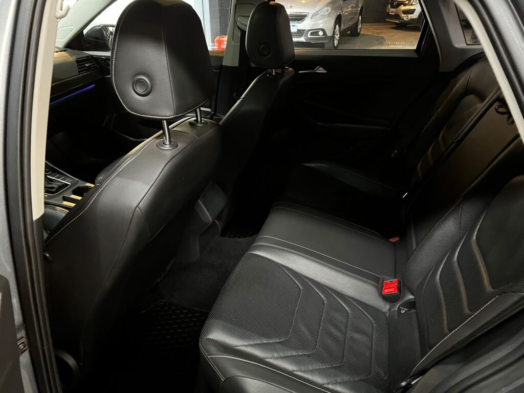 VOLKSWAGEN VENTO 1.4T HIGHLINE 2021