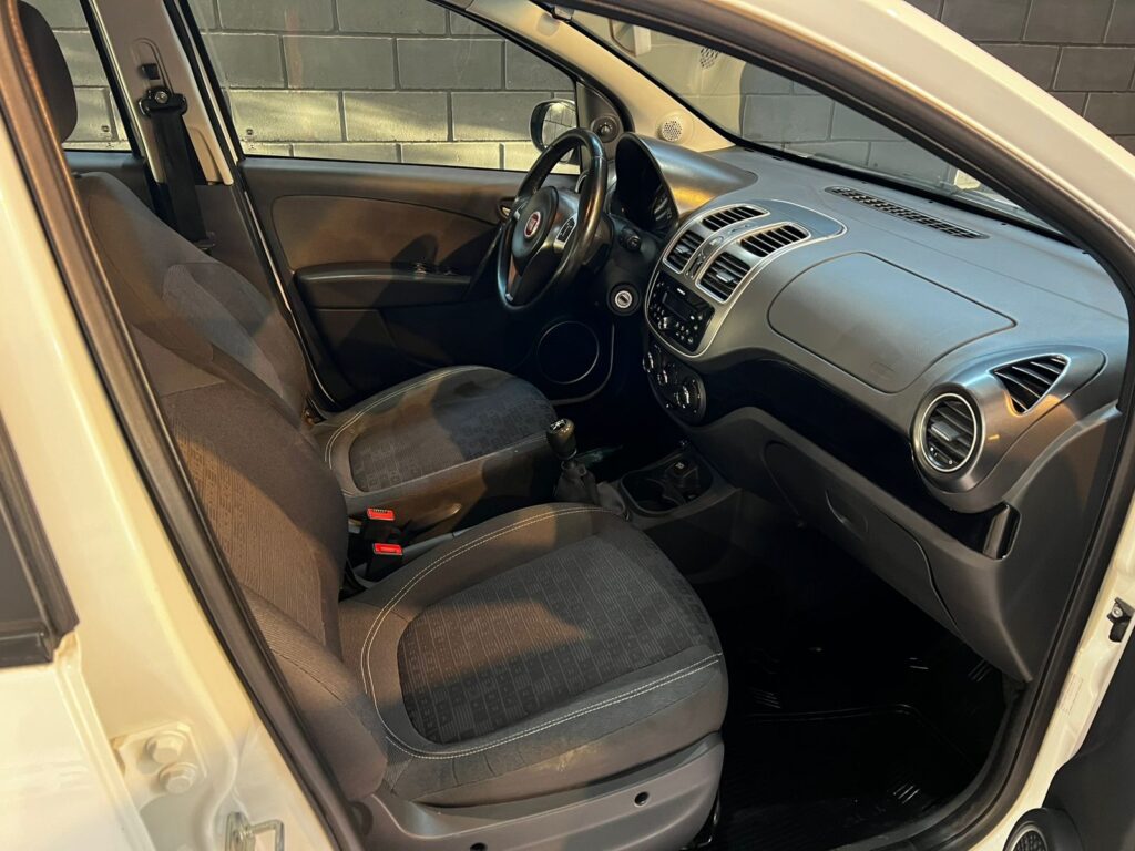 FIAT PALIO 1.4 ATTRACTIVE C/GNC 2017