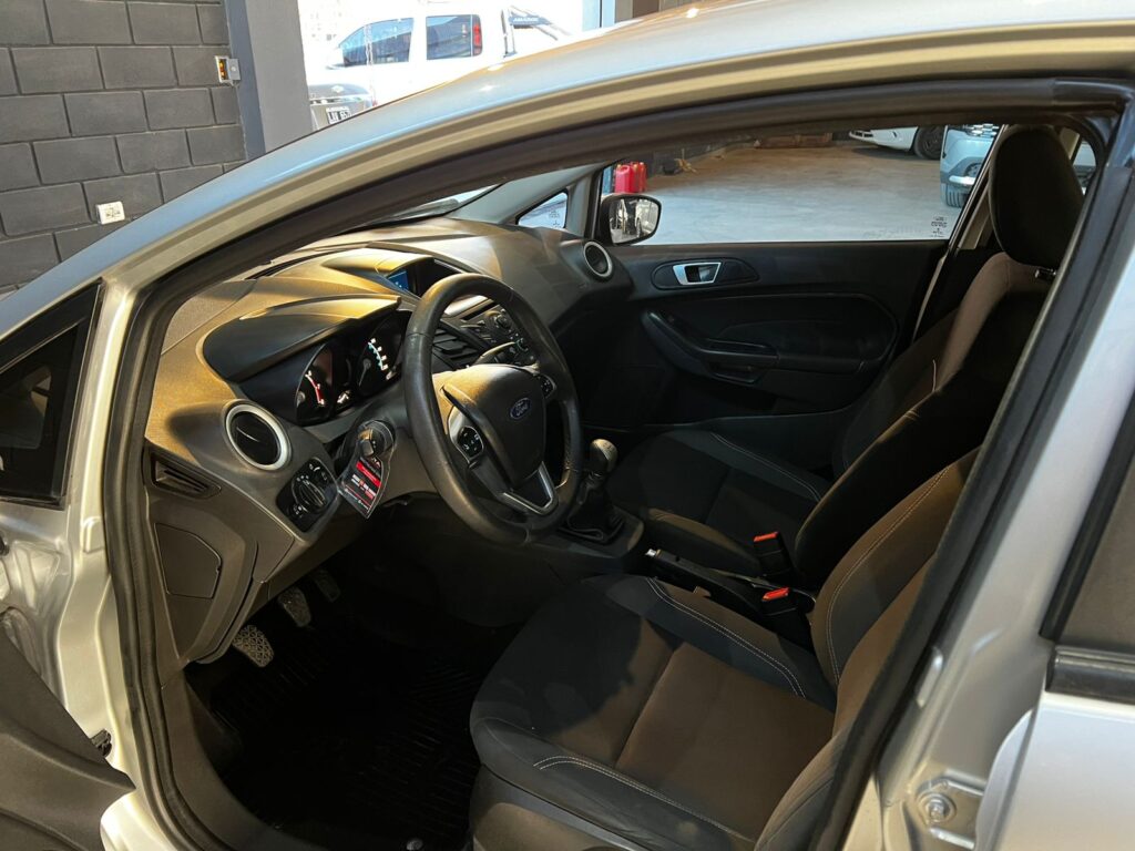 FORD FIESTA 1.6 SE 2015