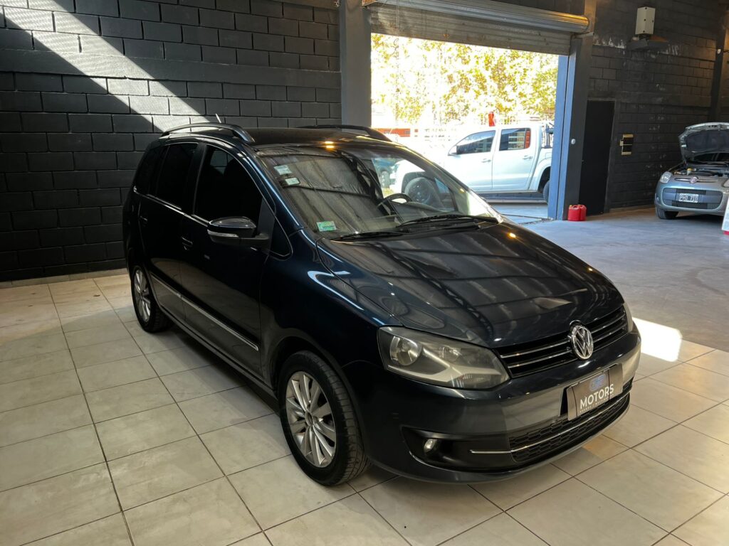 VOLKSWAGEN SURAN 1.6AUT IMOTION TRENDLINE 2012