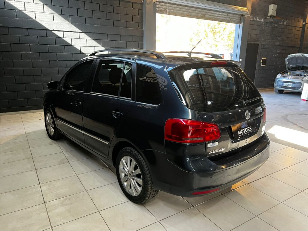VOLKSWAGEN SURAN 1.6AUT IMOTION TRENDLINE 2012
