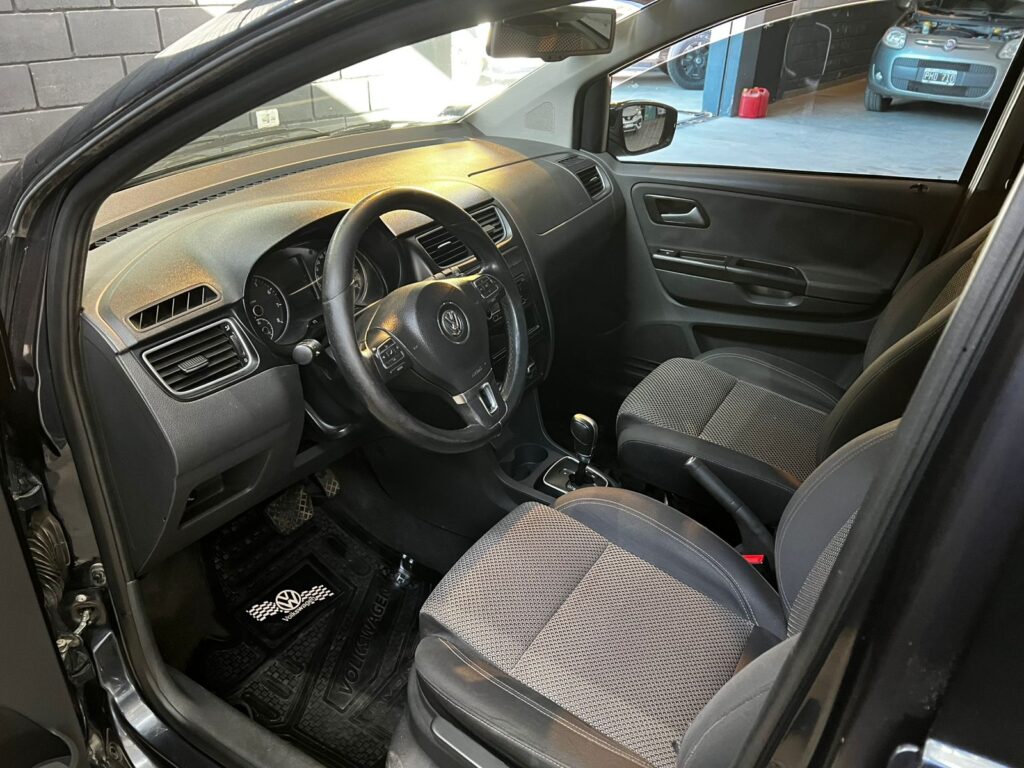 VOLKSWAGEN SURAN 1.6AUT IMOTION TRENDLINE 2012