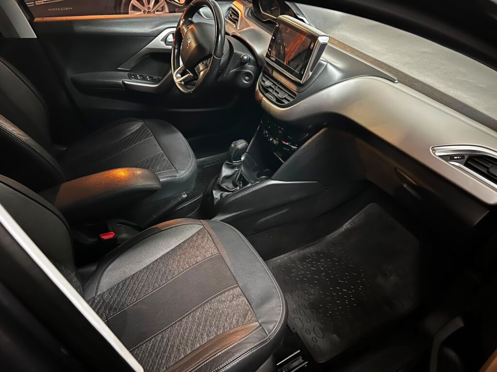 PEUGEOT 208 1.6 FELINE 2019