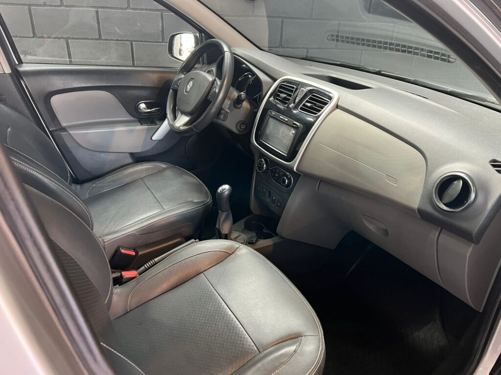 RENAULT LOGAN 1.6 PRIVILEGE 2017