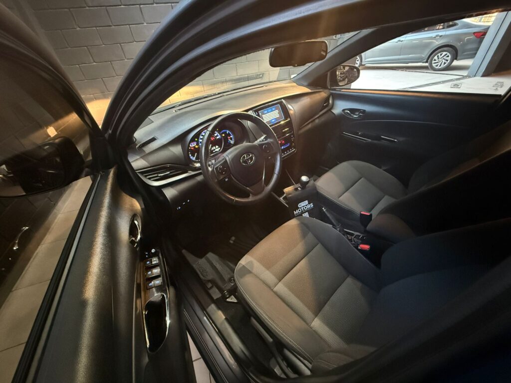 TOYOTA YARIS 1.6 XLS 2022