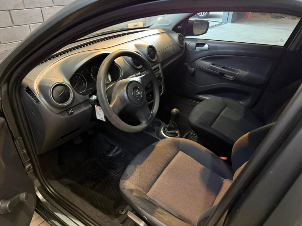 VOLKSWAGEN VOYAGE 1.6 CONFORTLINE C/GNC 2013