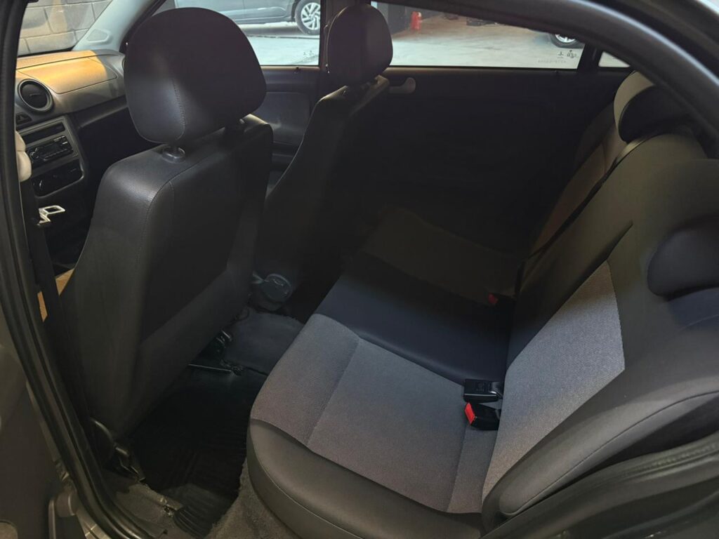 VOLKSWAGEN VOYAGE 1.6 CONFORTLINE C/GNC 2013