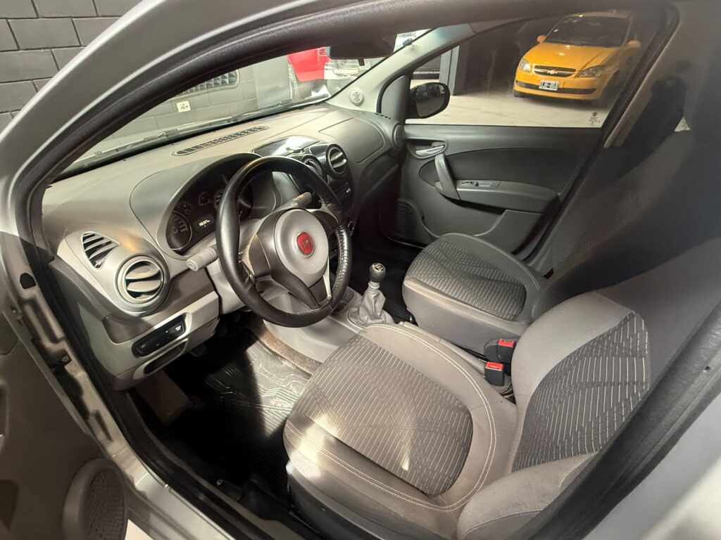 FIAT PALIO 1.4 ATTRACTIVE 2015