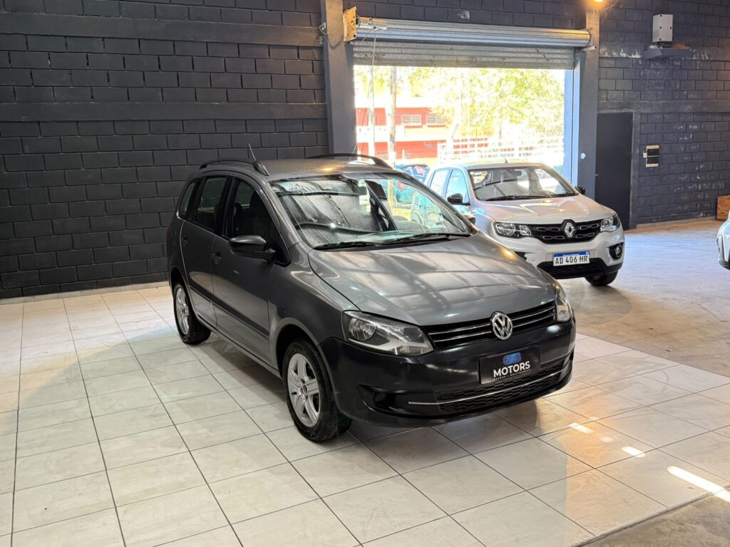 VOLKSWAGEN SURAN 1.6 CONFORTLINE 2011