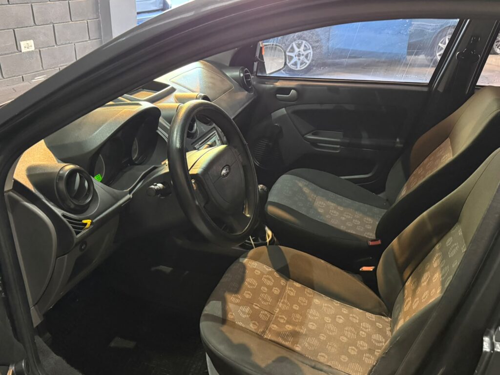 FORD FIESTA 1.6 AMBIENTE MP3 C/GNC 2010