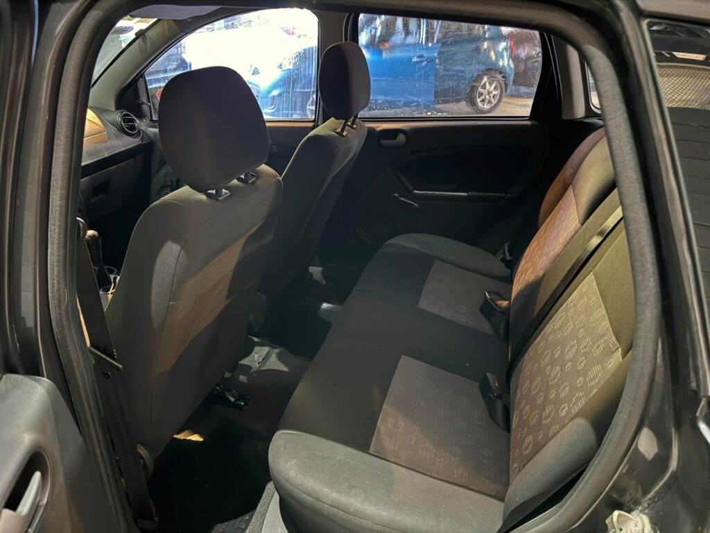 FORD FIESTA 1.6 AMBIENTE MP3 C/GNC 2010