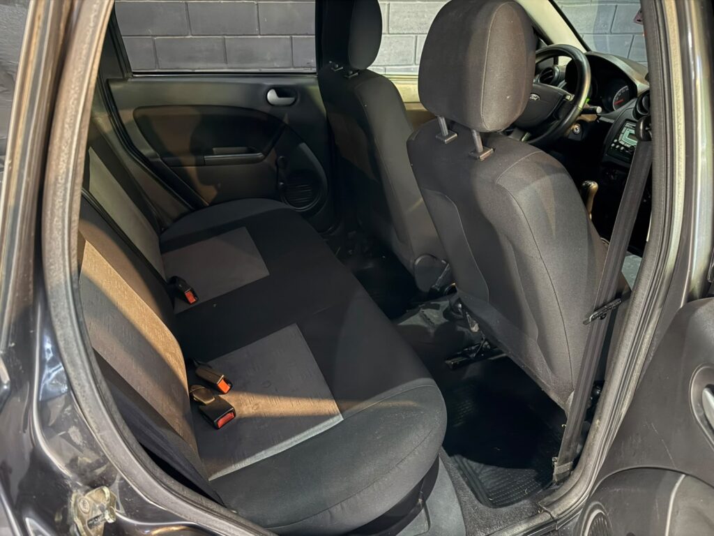 FORD FIESTA 1.6 AMBIENTE MP3 C/GNC 2010