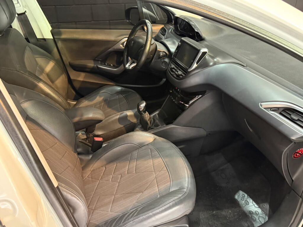 PEUGEOT 208 1.6 FELINE 2015